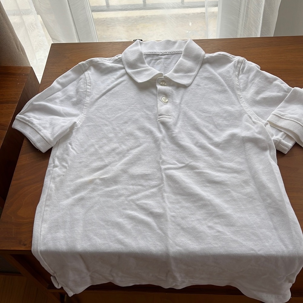 Amazon Essentials Boys' Uniform Short-Sleeve Pique Polo Shirt. White Size Large